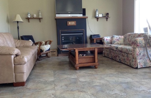 Kingsville Cottage | Modern Family-Friendly Cottage On Pelee Island