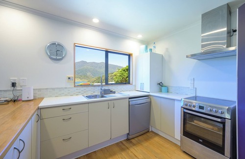 Penzance Bay House | Modern Family Friendly Holiday Home