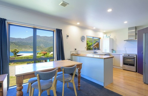 Penzance Bay House | Modern Family Friendly Holiday Home
