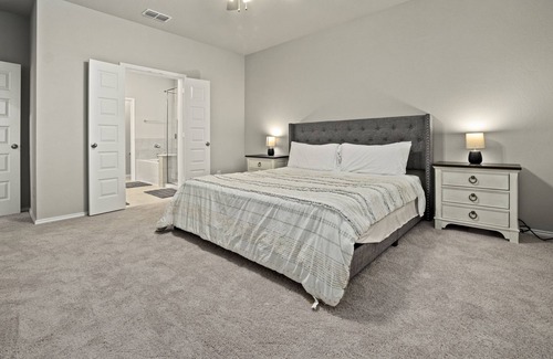 Lincoln Park House | Modern, family friendly 3BR/2BR