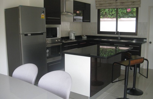 Rayong Province Villa | Modern family friendly Pool Villa, within 12km of Pattaya's attractions.