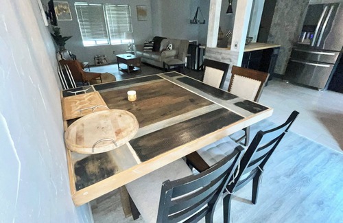 Toledo House | Modern family-friendly 3BR Home in Toledo