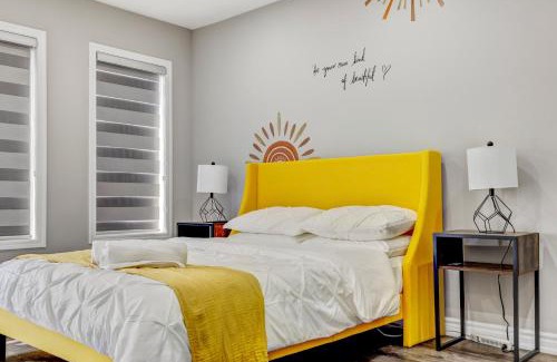 Halton Regional Municipality House | Modern Family Friendly 4BR Home Away From Home