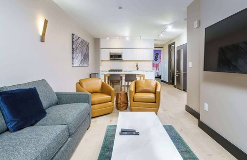 Berkeley Hotel | Modern & Family-Friendly Flat with Balcony Views!