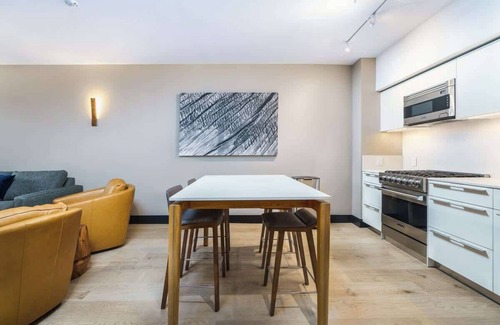 Berkeley Hotel | Modern & Family-Friendly Flat with Balcony Views!