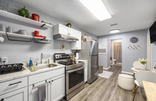 Northside Apartment | Modern Family Friendly Cozy 2-Bedroom Apartment