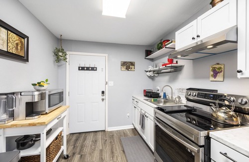 Northside Apartment | Modern Family Friendly Cozy 2-Bedroom Apartment