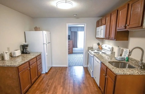 Mashpee Condo | Modern family-friendly Sea Mist Resort w/many amenities close to beaches!