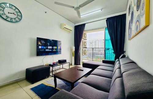Bandar Perda Apartment | Modern Family-Fun Suites - Infinity Pool, Massage Chair, Indoor-Cinema with Balcony - M2