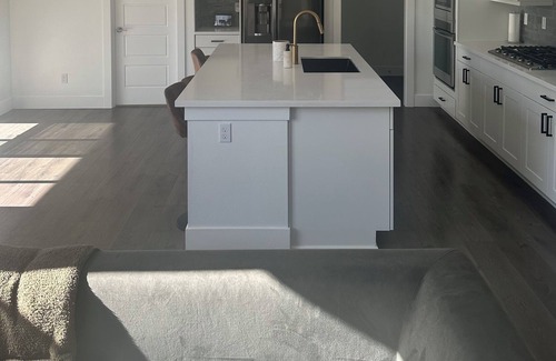 Alderwood Manor House | Modern Family Home -- 5 minutes from freeway and Alderwood Mall