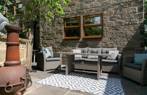Yeadon House | Modern Family Home - Gateway to Yorkshire