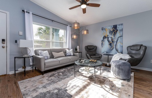 Port Tampa City House | Modern Family Home in South Tampa with Fenced-in Backyard Nearby MacDill AFB