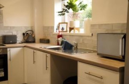 Speke House | Modern family home in Speke (5 minutes away from Liverpool John Lennon Airport)