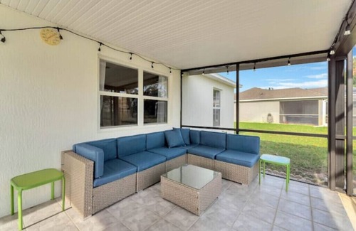 Sunridge Woods House | Modern Family Home Near Disney - Pool & Lake View