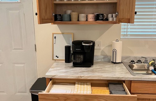 Heidenheimer House | Modern Family Oasis ~ Mins to Hospital/VA, Parking