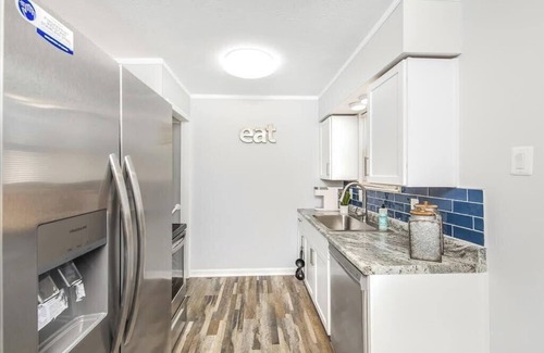 Maple Heights House | MODERN FAMILY & PET FRIENDLY 3BR/2BA ENTERTAINMENT HOME