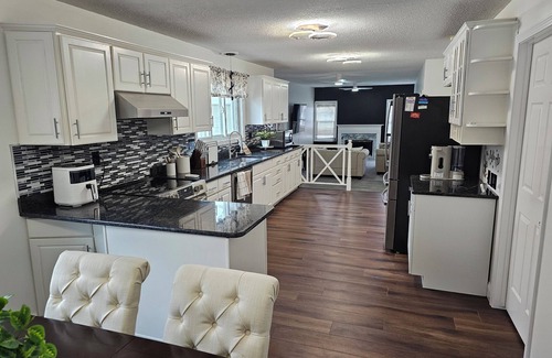 Silver Lane House | Modern Family Retreat w/Pool, Office & Fast WiFi