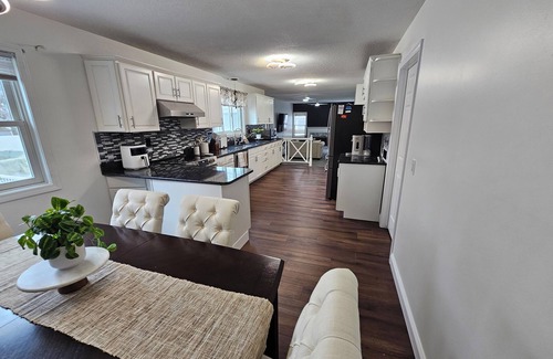 Silver Lane House | Modern Family Retreat w/Pool, Office & Fast WiFi