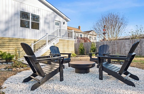Harrington House | Modern Family Retreat – Roomy, Chic, and Close to DE Turf, Casino & the Beaches!