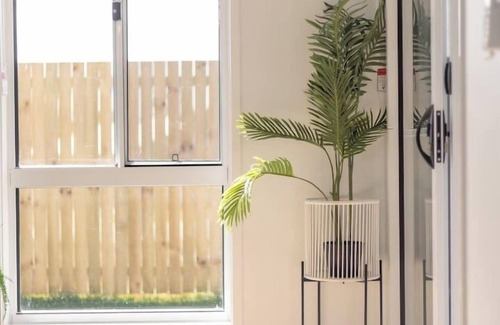 Greenbank House | Modern Family Retreat in Premier GreenbankLocation