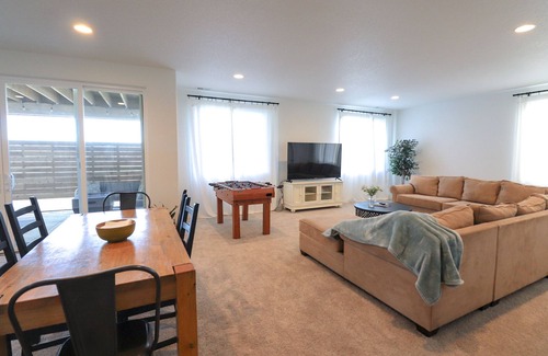 Elbert House | Modern farm 2b 2b Walkout Basement Apartment - Falcon , CO