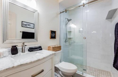 Weston House | Modern Farm House 2B 2B KING Bed