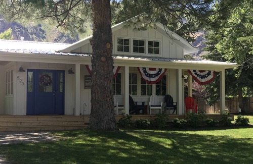 Hailey House | Modern Farm House:Amazing Location. Shopping, Hiking, Fishing and Skiing