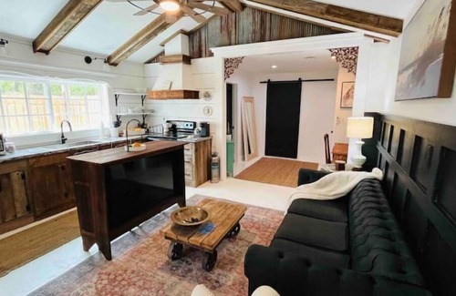 Northeast Pensacola Cottage | Modern Farm House Pensacola, FlnCentrally located in the heart of Pensacola