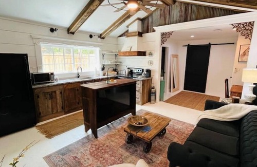 Northeast Pensacola Cottage | Modern Farm House Pensacola, FlnCentrally located in the heart of Pensacola