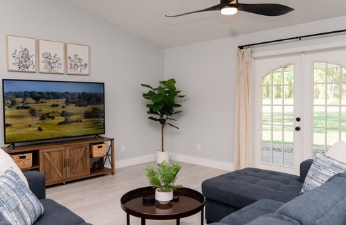 Williston Other | Modern Farm Retreat with endless springs nearby, Family Friendly!