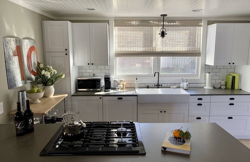 Windsor Other | Modern Farmhouse: 2021 remodel, great pool, privacy, 5min to Healdsberg