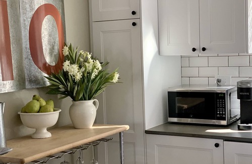 Windsor Other | Modern Farmhouse: 2021 remodel, great pool, privacy, 5min to Healdsberg