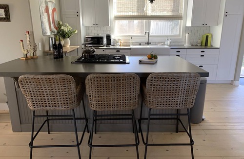 Windsor Other | Modern Farmhouse: 2021 remodel, great pool, privacy, 5min to Healdsberg