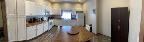 Wabash Apartment | Modern Farmhouse 3 Bed, 2 Bath Apartment, Sleeps 7, Lots of Space, Steps to Downtown, Honeywell & Eagles Theater
