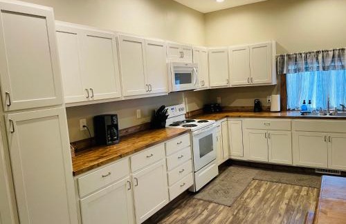 Wabash Apartment | Modern Farmhouse 3 Bed, 2 Bath Apartment, Sleeps 7, Lots of Space, Steps to Downtown, Honeywell & Eagles Theater
