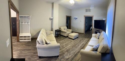 Wabash Apartment | Modern Farmhouse 3 Bed, 2 Bath Apartment, Sleeps 7, Lots of Space, Steps to Downtown, Honeywell & Eagles Theater