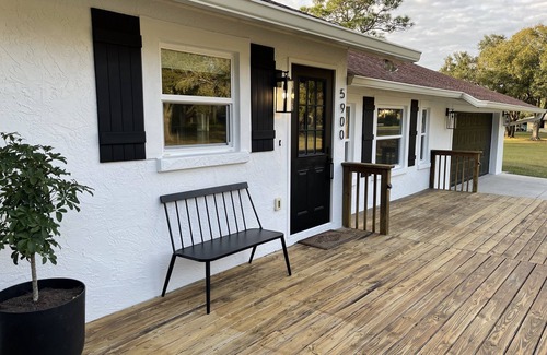 Braden River House | Modern farmhouse in the heart of UTC - Seclusion, yet close to everything!
