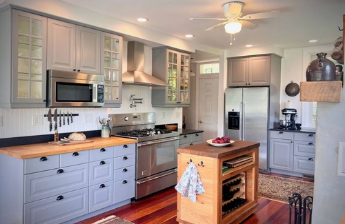 Stewartstown House | Modern farmhouse located on 53 acres of manicured rolling hills.