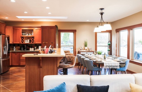Central Saanich Other | Modern Farmhouse (Lower Floor only) with Hot Tub and Games Room