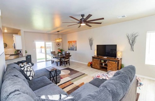 Las Cruces House | Modern Farmhouse Near Bike Path with Spectacular Views!
