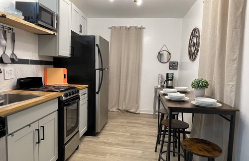 Macon Apartment | Modern Farmhouse near "Mercer" with Level 2- EV Charger!