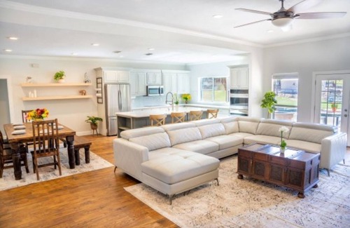 Denton County Other | Modern Farmhouse on 7 acres w/pool, hot tub. Access Denton, pilot point, Celina,