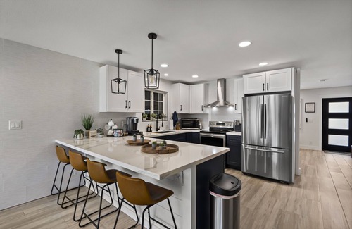 Gililland House | Modern Farmhouse Resort with Private Pool in the heart of Tempe. Dog Friendly!