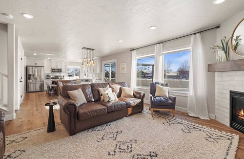 Meridian House | Modern Farmhouse Retreat | 5BR | With Pool Views