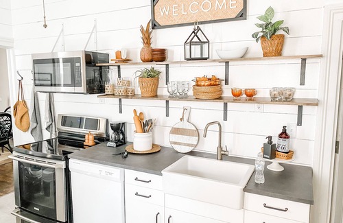 Sandusky Apartment | Modern Farmhouse Suite at The Dorley