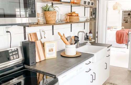 Sandusky Apartment | Modern Farmhouse Suite at The Dorley