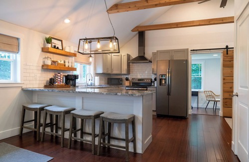 Elizabethtown House | Modern Farmhouse Getaway Close to Hershey