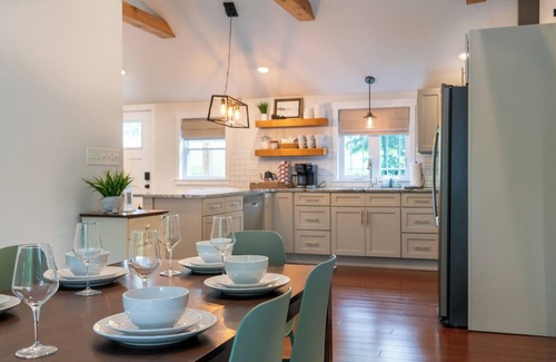 Elizabethtown House | Modern Farmhouse Getaway Close to Hershey