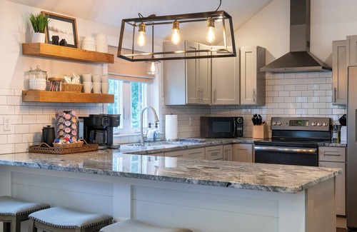 Elizabethtown House | Modern Farmhouse Getaway Close to Hershey