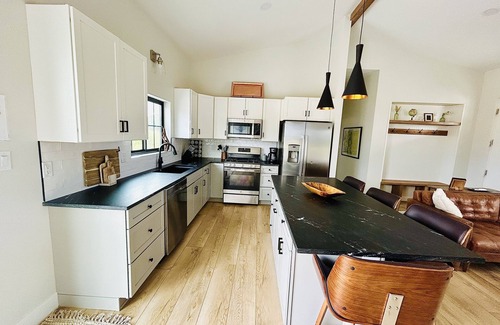 Grand Junction House | Modern Farmhouse w/Privacy, Views and Hot Tub!